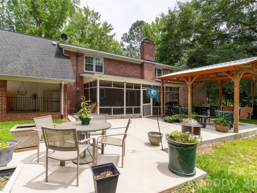 514 Rock Springs Road, Lancaster, SC 29720.  MLS# CAR4389462, YatesRealty ID 28997. 