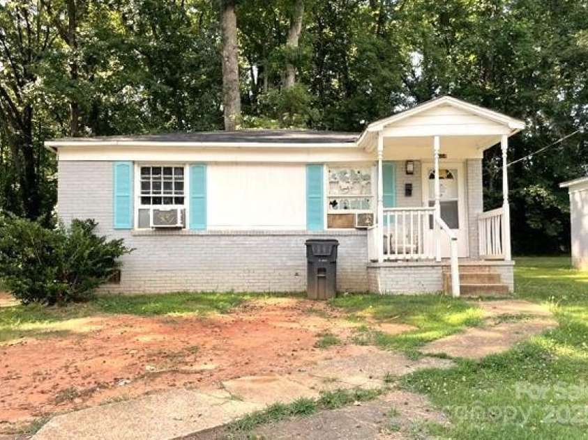 2624 Remington Street, Charlotte, NC 28216.  MLS# CAR4279079, YatesRealty ID 28998. 