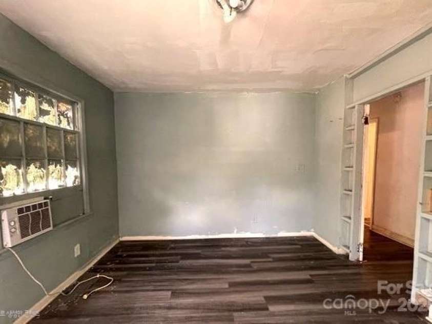 2624 Remington Street, Charlotte, NC 28216.  MLS# CAR4279079, YatesRealty ID 28998. 