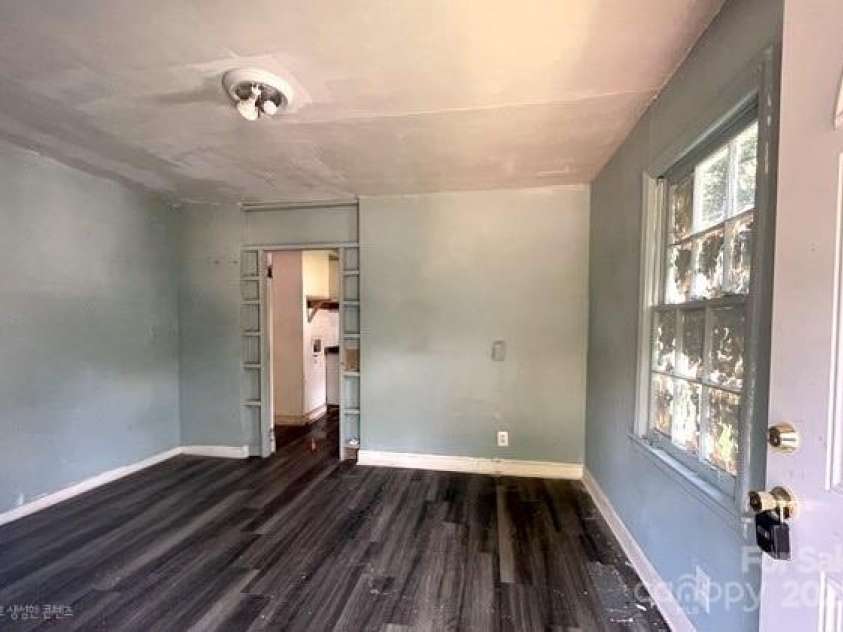 2624 Remington Street, Charlotte, NC 28216.  MLS# CAR4279079, YatesRealty ID 28998. 