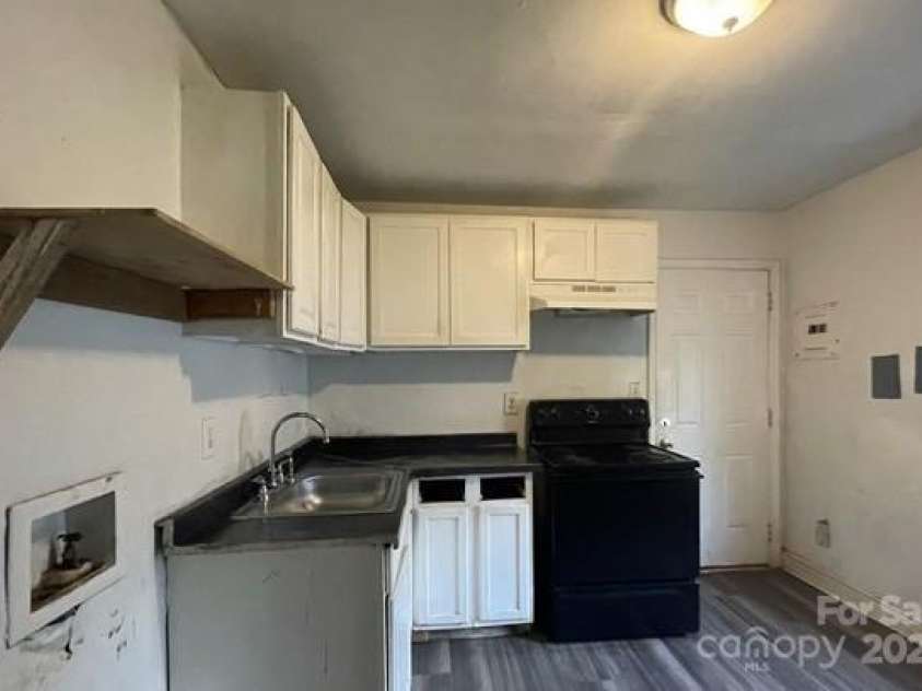 2624 Remington Street, Charlotte, NC 28216.  MLS# CAR4279079, YatesRealty ID 28998. 