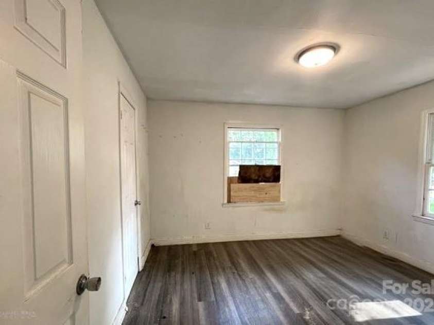 2624 Remington Street, Charlotte, NC 28216.  MLS# CAR4279079, YatesRealty ID 28998. 