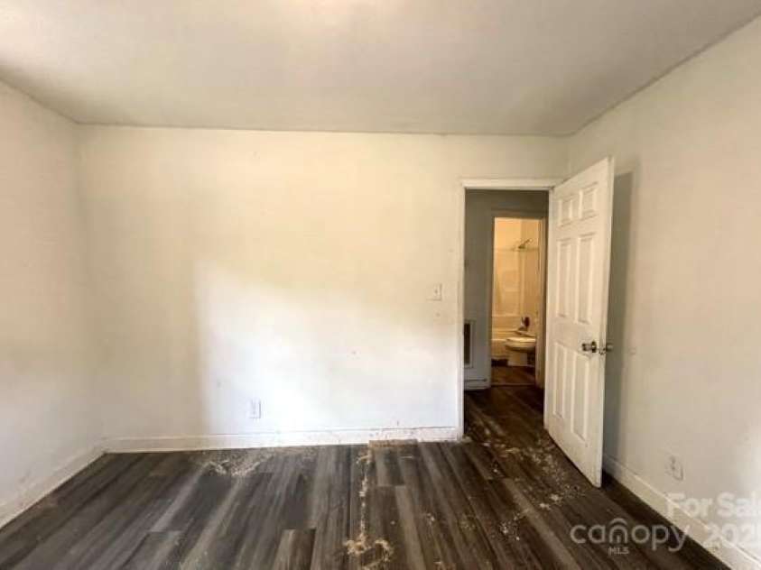 2624 Remington Street, Charlotte, NC 28216.  MLS# CAR4279079, YatesRealty ID 28998. 