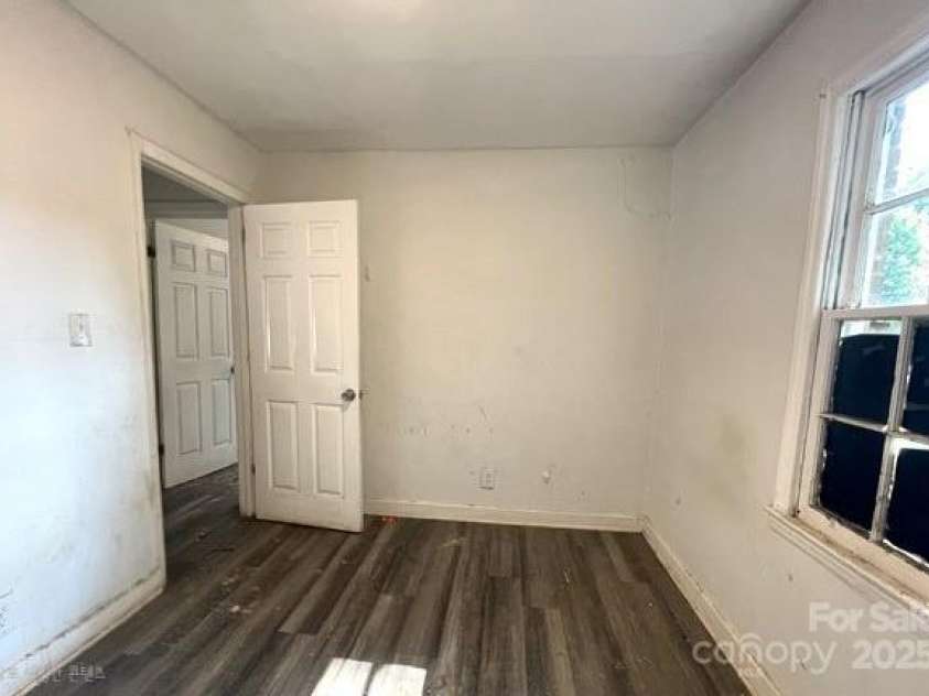 2624 Remington Street, Charlotte, NC 28216.  MLS# CAR4279079, YatesRealty ID 28998. 
