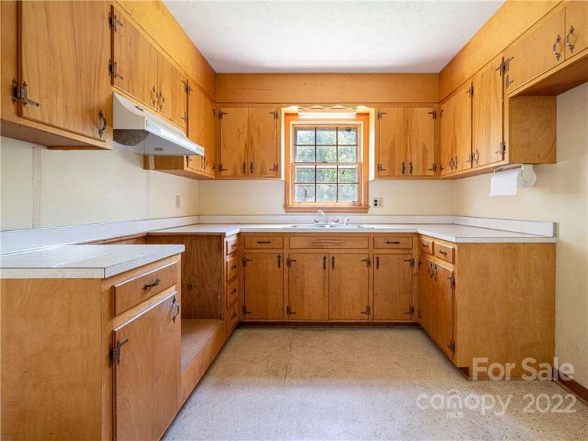99999 Merrills Cove Road, Asheville, NC 28803.  MLS# CAR3918824, YatesRealty ID 29. 