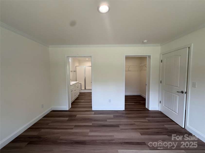 204 Oscelake Way, Hendersonville, NC 28739.  MLS# CAR4299616, YatesRealty ID 290. 