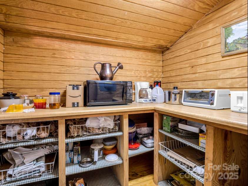 229 Wetherbee Lane, Sunset, SC 29685.  MLS# CAR4205416, YatesRealty ID 2900. 