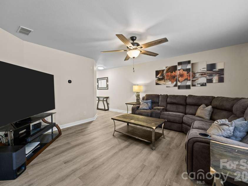 7540 Monarch Birch Lane, Charlotte, NC 28215.  MLS# CAR4335353, YatesRealty ID 2900. 