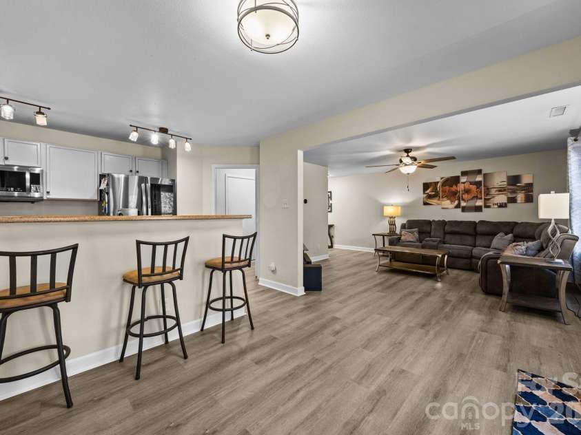 7540 Monarch Birch Lane, Charlotte, NC 28215.  MLS# CAR4335353, YatesRealty ID 2900. 