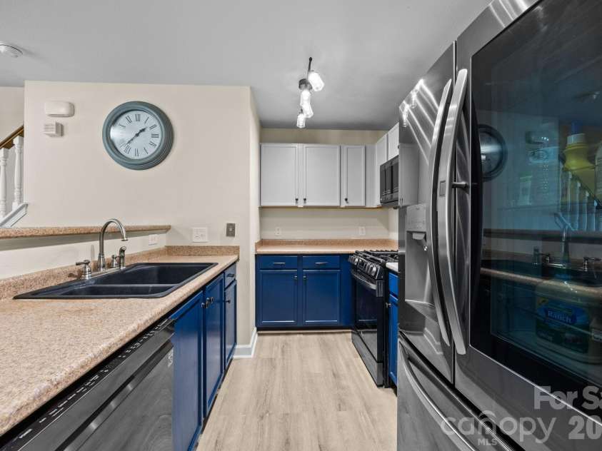 7540 Monarch Birch Lane, Charlotte, NC 28215.  MLS# CAR4335353, YatesRealty ID 2900. 