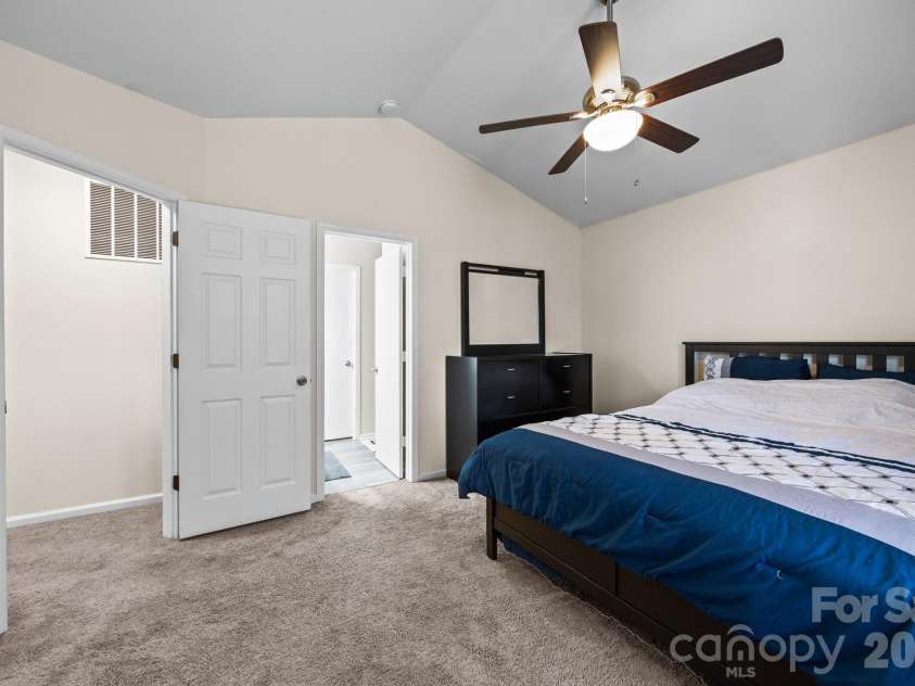 7540 Monarch Birch Lane, Charlotte, NC 28215.  MLS# CAR4335353, YatesRealty ID 2900. 