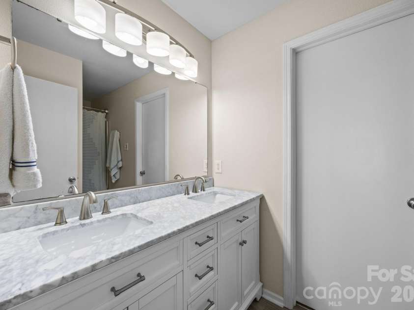 7540 Monarch Birch Lane, Charlotte, NC 28215.  MLS# CAR4335353, YatesRealty ID 2900. 