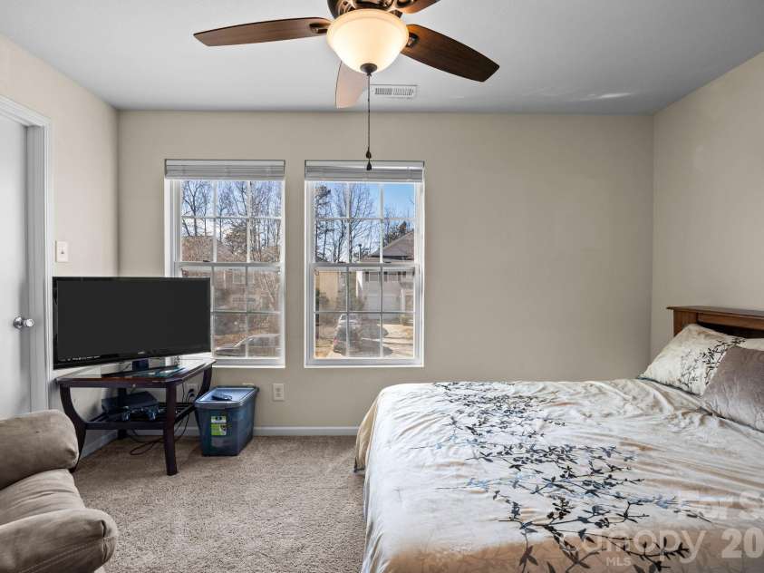 7540 Monarch Birch Lane, Charlotte, NC 28215.  MLS# CAR4335353, YatesRealty ID 2900. 