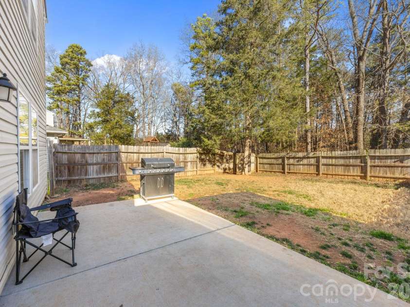7540 Monarch Birch Lane, Charlotte, NC 28215.  MLS# CAR4335353, YatesRealty ID 2900. 