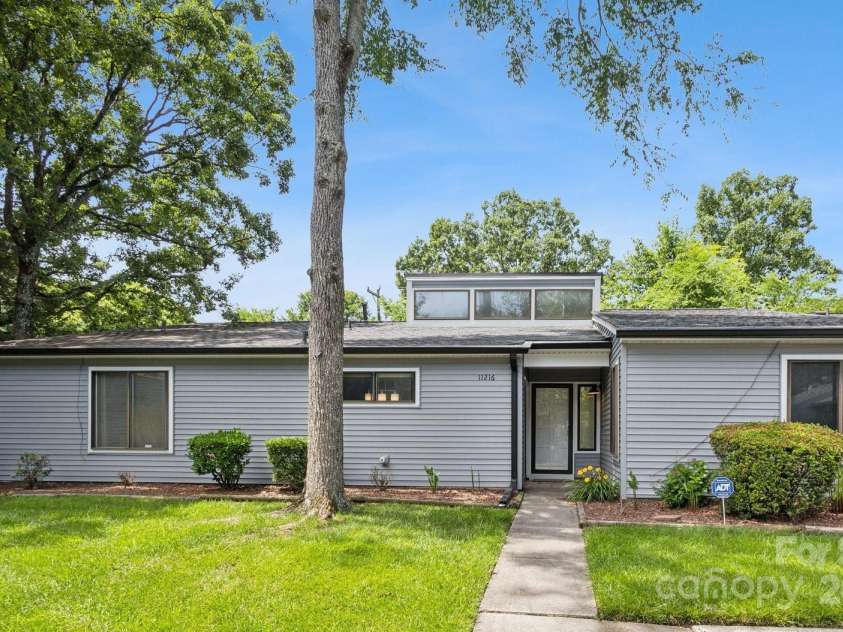 11216 Carmel Chace Drive, Charlotte, NC 28226.  MLS# CAR4252540, YatesRealty ID 29000. 