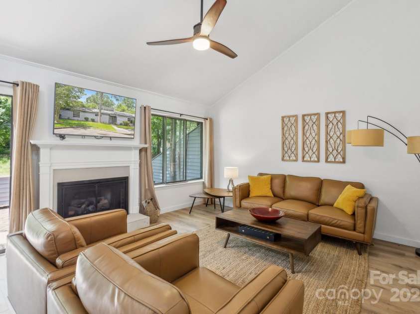 11216 Carmel Chace Drive, Charlotte, NC 28226.  MLS# CAR4252540, YatesRealty ID 29000. 