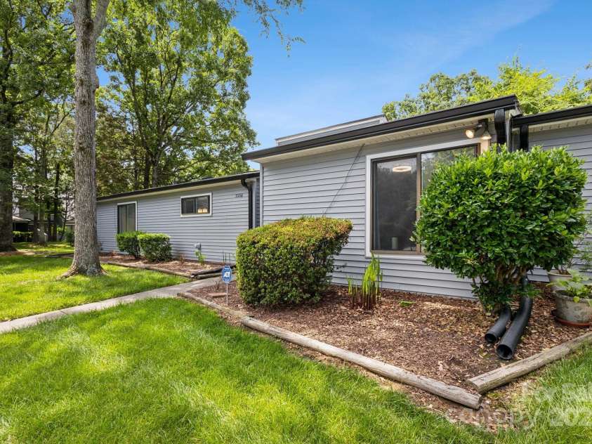 11216 Carmel Chace Drive, Charlotte, NC 28226.  MLS# CAR4252540, YatesRealty ID 29000. 