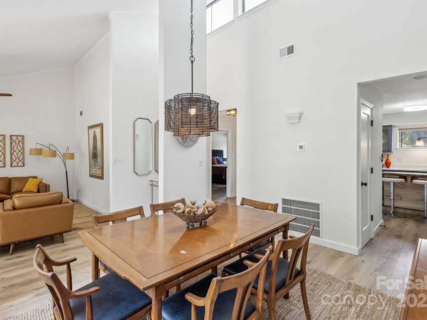 11216 Carmel Chace Drive, Charlotte, NC 28226.  MLS# CAR4252540, YatesRealty ID 29000. 