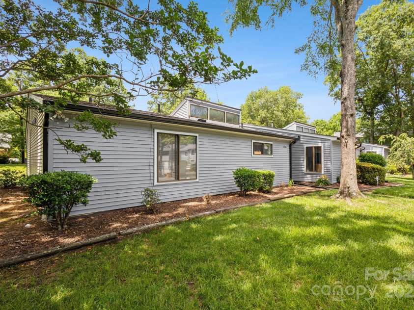 11216 Carmel Chace Drive, Charlotte, NC 28226.  MLS# CAR4252540, YatesRealty ID 29000. 