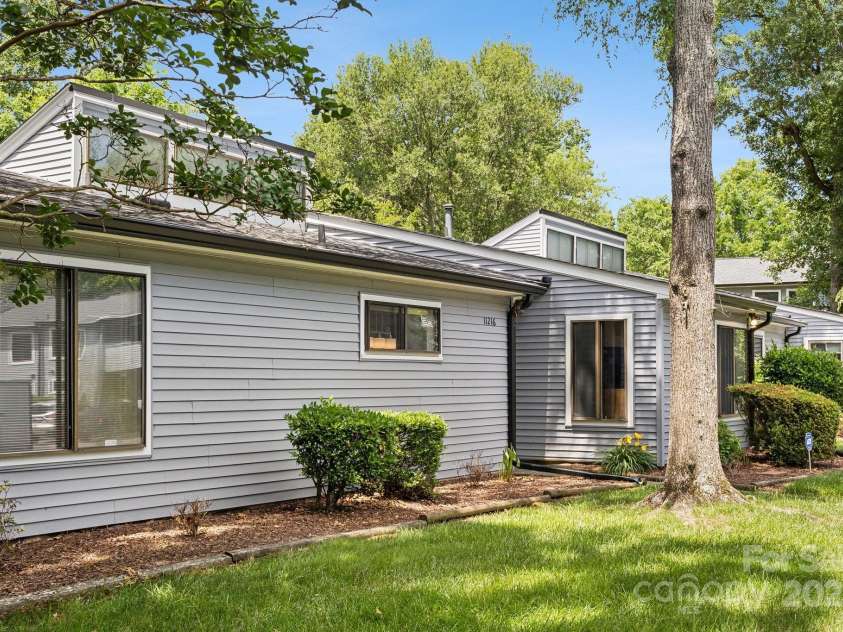 11216 Carmel Chace Drive, Charlotte, NC 28226.  MLS# CAR4252540, YatesRealty ID 29000. 
