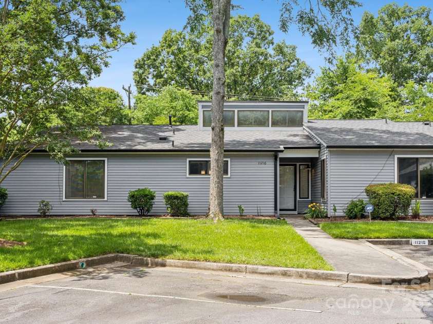 11216 Carmel Chace Drive, Charlotte, NC 28226.  MLS# CAR4252540, YatesRealty ID 29000. 