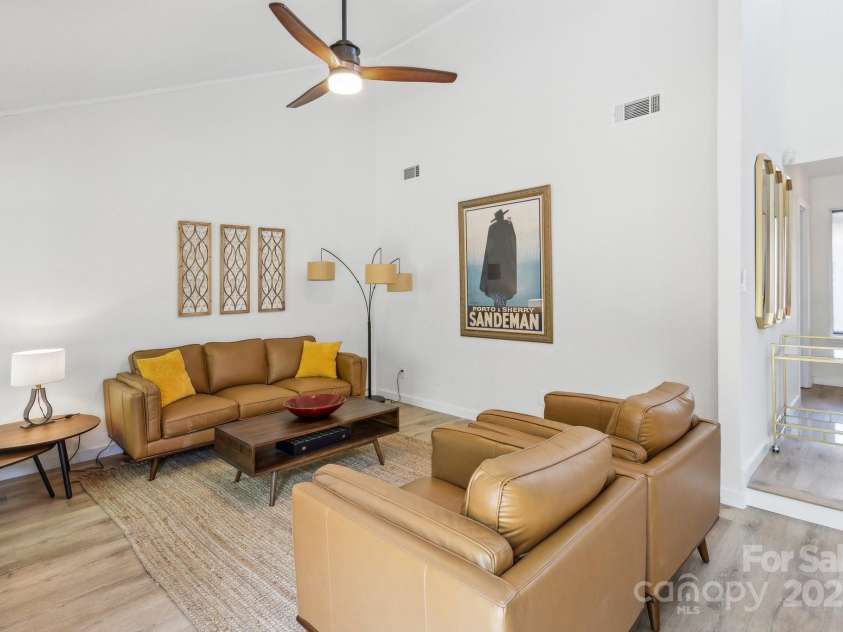 11216 Carmel Chace Drive, Charlotte, NC 28226.  MLS# CAR4252540, YatesRealty ID 29000. 