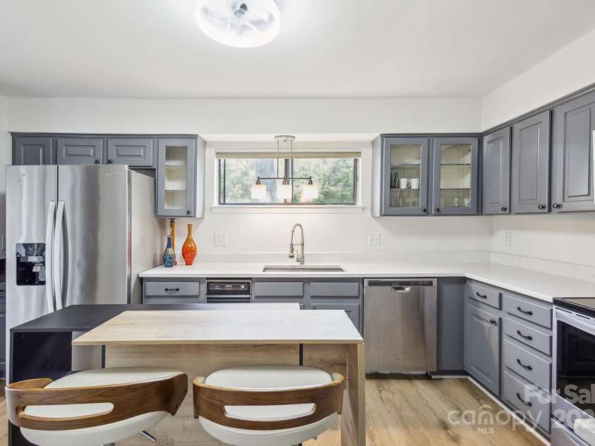 11216 Carmel Chace Drive, Charlotte, NC 28226.  MLS# CAR4252540, YatesRealty ID 29000. 