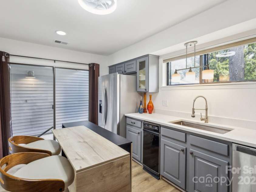 11216 Carmel Chace Drive, Charlotte, NC 28226.  MLS# CAR4252540, YatesRealty ID 29000. 