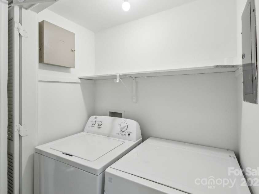 11216 Carmel Chace Drive, Charlotte, NC 28226.  MLS# CAR4252540, YatesRealty ID 29000. 