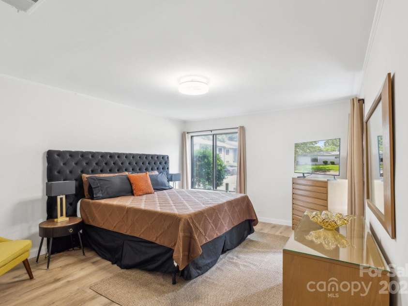 11216 Carmel Chace Drive, Charlotte, NC 28226.  MLS# CAR4252540, YatesRealty ID 29000. 