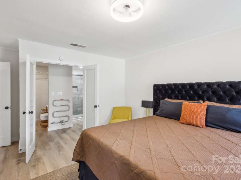 11216 Carmel Chace Drive, Charlotte, NC 28226.  MLS# CAR4252540, YatesRealty ID 29000. 