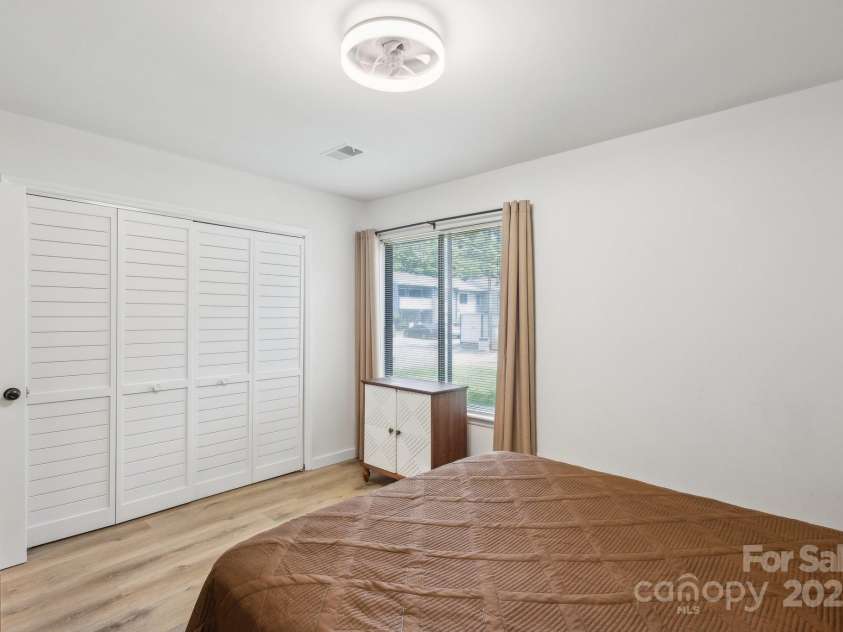 11216 Carmel Chace Drive, Charlotte, NC 28226.  MLS# CAR4252540, YatesRealty ID 29000. 