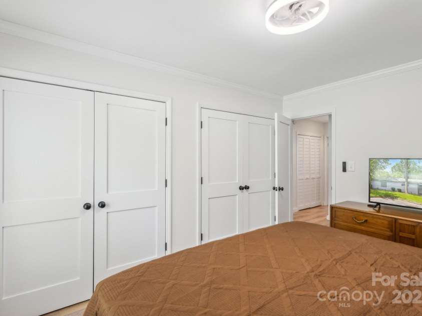 11216 Carmel Chace Drive, Charlotte, NC 28226.  MLS# CAR4252540, YatesRealty ID 29000. 