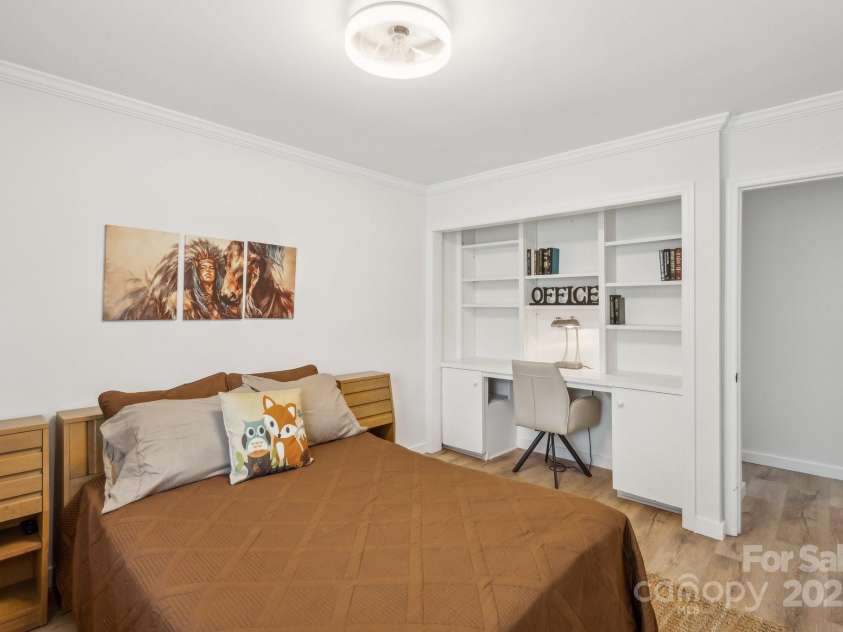 11216 Carmel Chace Drive, Charlotte, NC 28226.  MLS# CAR4252540, YatesRealty ID 29000. 