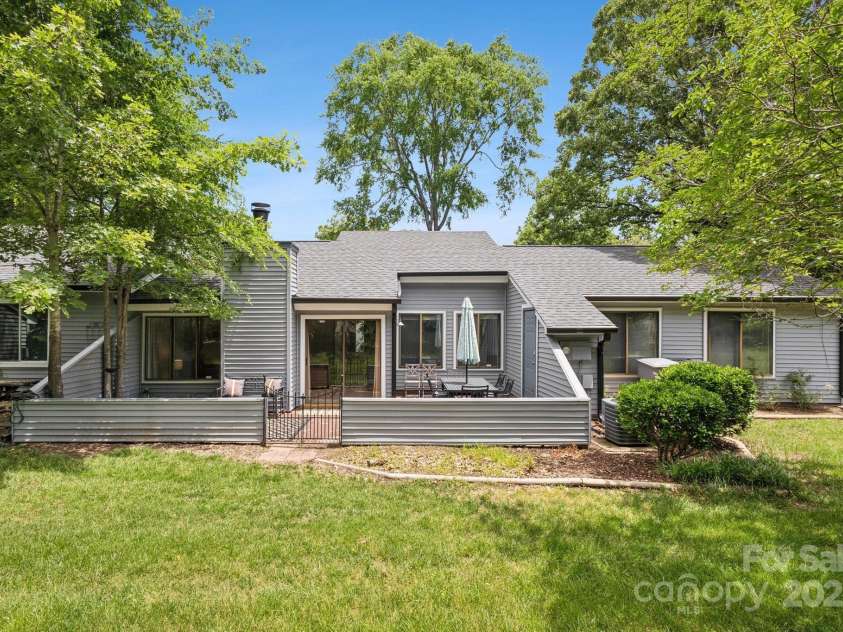 11216 Carmel Chace Drive, Charlotte, NC 28226.  MLS# CAR4252540, YatesRealty ID 29000. 