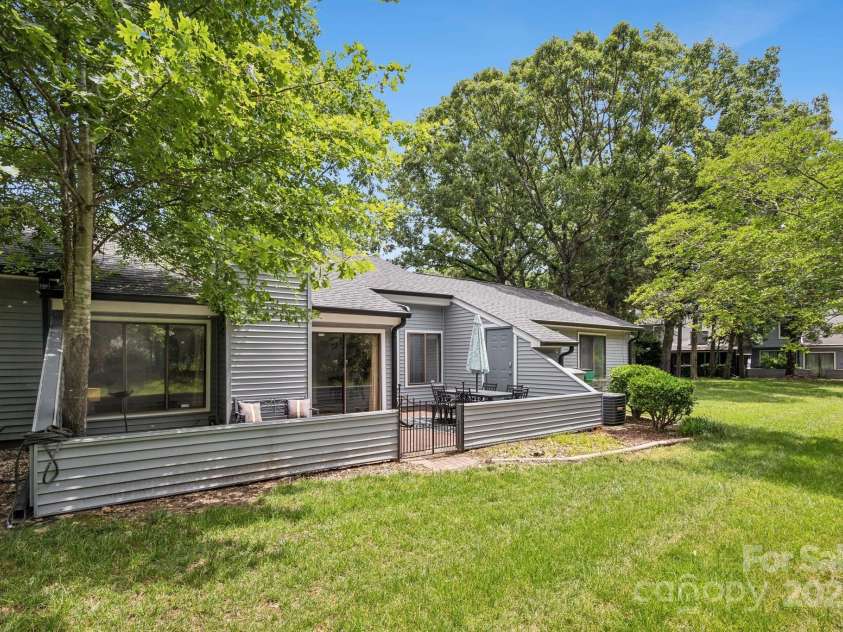 11216 Carmel Chace Drive, Charlotte, NC 28226.  MLS# CAR4252540, YatesRealty ID 29000. 