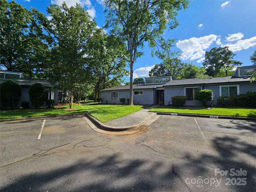 11216 Carmel Chace Drive, Charlotte, NC 28226.  MLS# CAR4252540, YatesRealty ID 29000. 