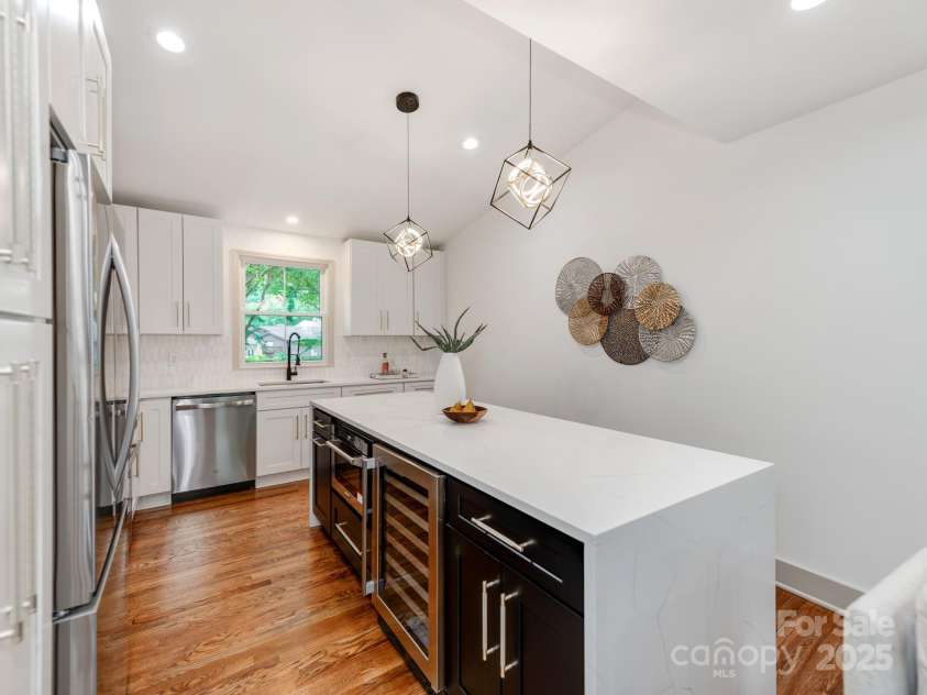 2114 Thurmond Place, Charlotte, NC 28205.  MLS# CAR4265826, YatesRealty ID 29001. 