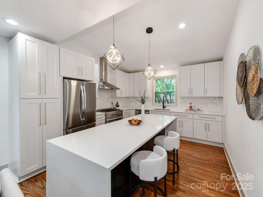 2114 Thurmond Place, Charlotte, NC 28205.  MLS# CAR4265826, YatesRealty ID 29001. 