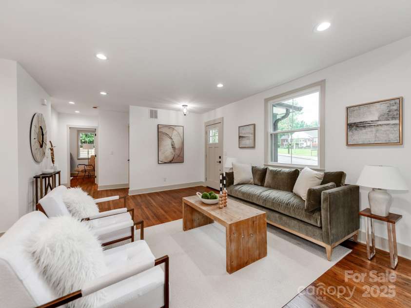 2114 Thurmond Place, Charlotte, NC 28205.  MLS# CAR4265826, YatesRealty ID 29001. 