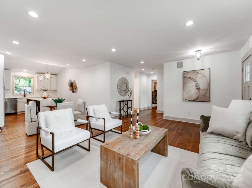 2114 Thurmond Place, Charlotte, NC 28205.  MLS# CAR4265826, YatesRealty ID 29001. 