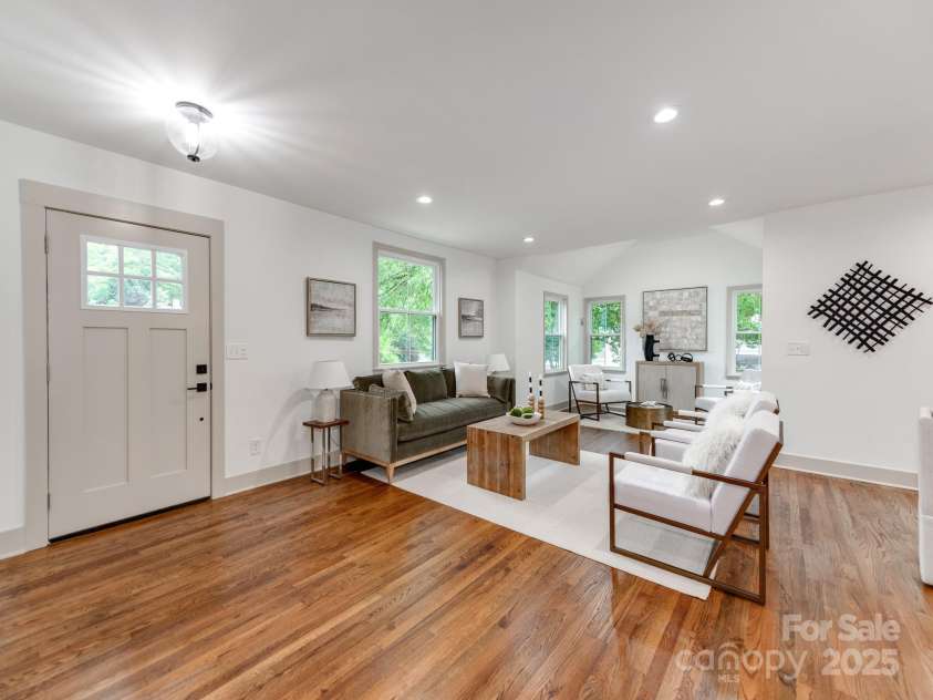 2114 Thurmond Place, Charlotte, NC 28205.  MLS# CAR4265826, YatesRealty ID 29001. 