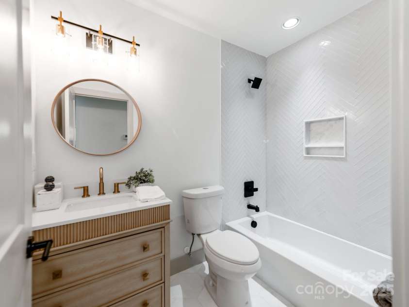 2114 Thurmond Place, Charlotte, NC 28205.  MLS# CAR4265826, YatesRealty ID 29001. 