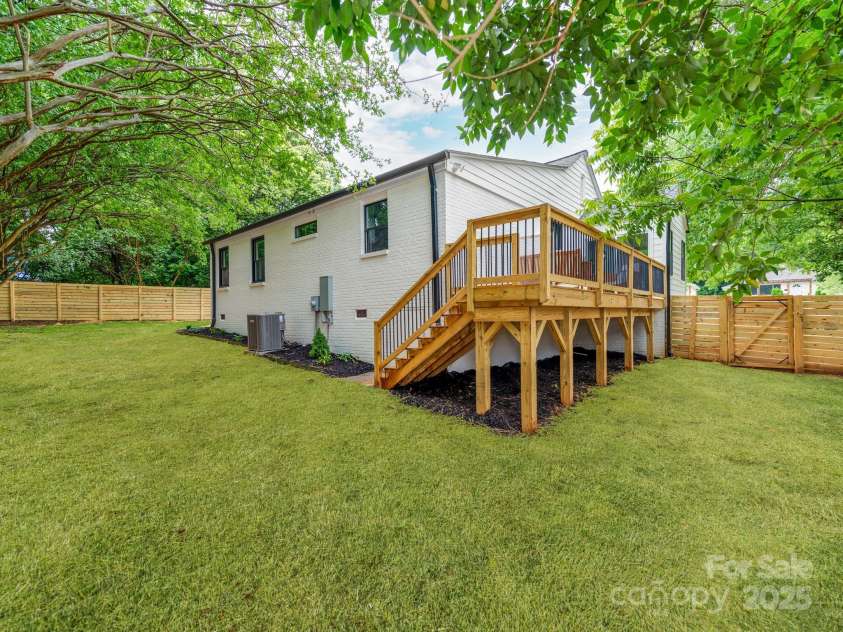 2114 Thurmond Place, Charlotte, NC 28205.  MLS# CAR4265826, YatesRealty ID 29001. 