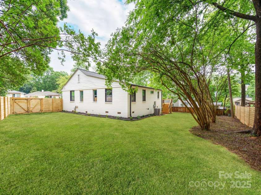 2114 Thurmond Place, Charlotte, NC 28205.  MLS# CAR4265826, YatesRealty ID 29001. 