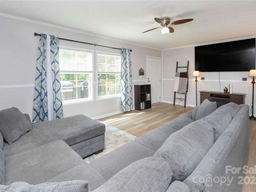 25 Mountain View Ridge, Fairview, NC 28730.  MLS# CAR4273817, YatesRealty ID 29002. 