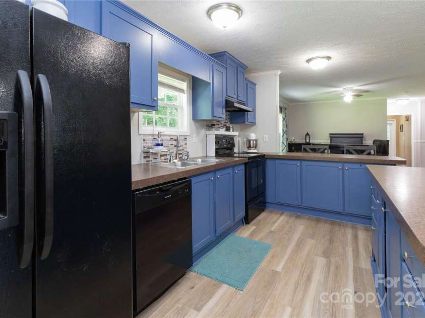 25 Mountain View Ridge, Fairview, NC 28730.  MLS# CAR4273817, YatesRealty ID 29002. 
