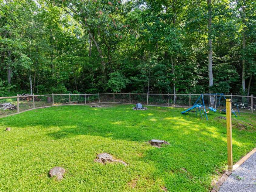 25 Mountain View Ridge, Fairview, NC 28730.  MLS# CAR4273817, YatesRealty ID 29002. 