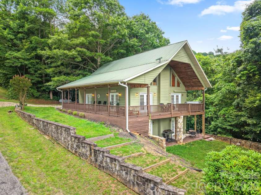 576 Grizzly Ridge, Bryson City, NC 28713.  MLS# CAR4391423, YatesRealty ID 29002. 