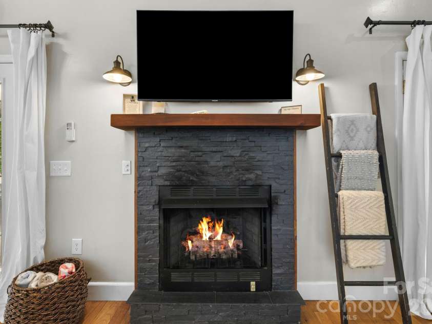 576 Grizzly Ridge, Bryson City, NC 28713.  MLS# CAR4391423, YatesRealty ID 29002. 